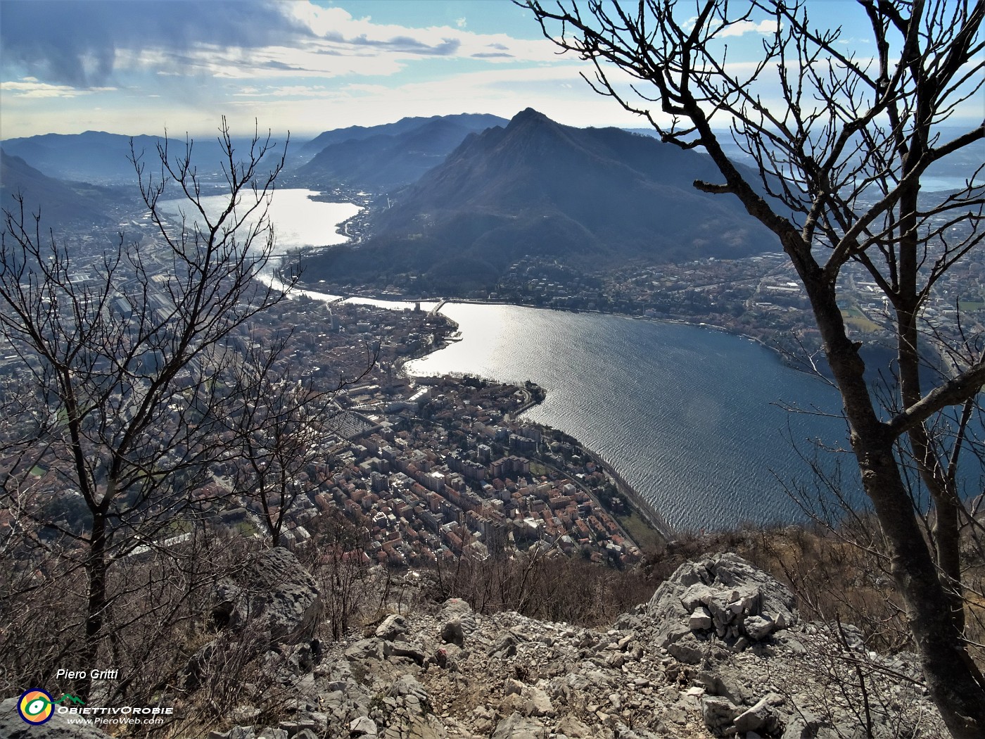 26 Si apre il cielo mentre inizia a spirare vento da nord-ovest...bello il panorama.JPG